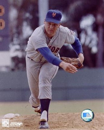 Tom Seaver - Close up pitch