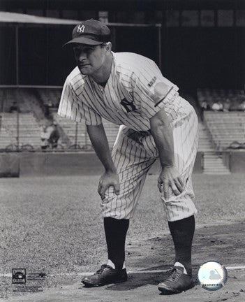 Lou Gehrig - Hands on knees