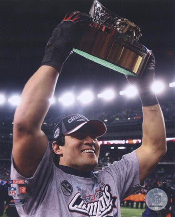 Tedy Bruschi 2007 Champ. Game celebrating with the Lamar Hunt Trophy