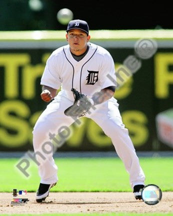 Miguel Cabrera 2009 Fielding Action