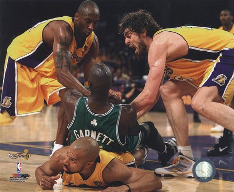 Kobe Bryant, Pau Gasol, Derek Fisher & Kevin Garnett fight for ball - 2010 NBA Finals Game 6 (#15)