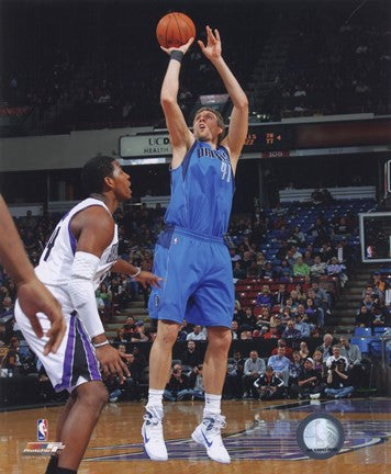 Dirk Nowitzki 2010-11 Action