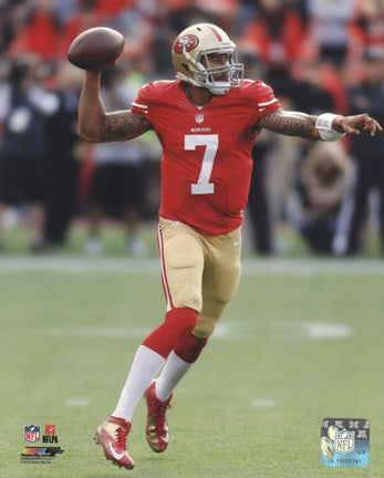 Colin Kaepernick throwing the ball 2013