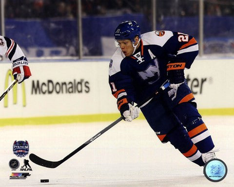 Kyle Okposo 2014 NHL Stadium Series Action