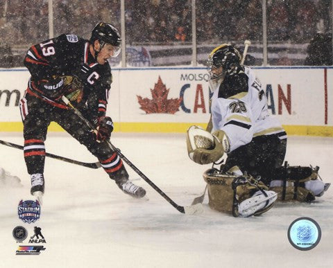 Jonathan Toews 2014 NHL Stadium Series Action