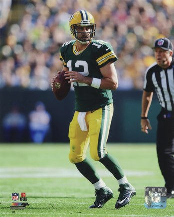 Aaron Rodgers 2014 holding the ball