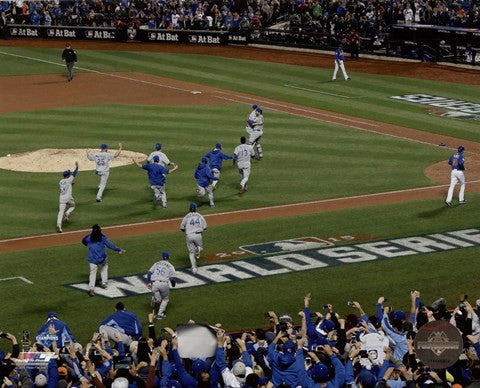 The Kansas City Royals celebrate winning Game 5 of the 2015 World Series